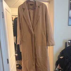 Tan Women's trench coat 🧥